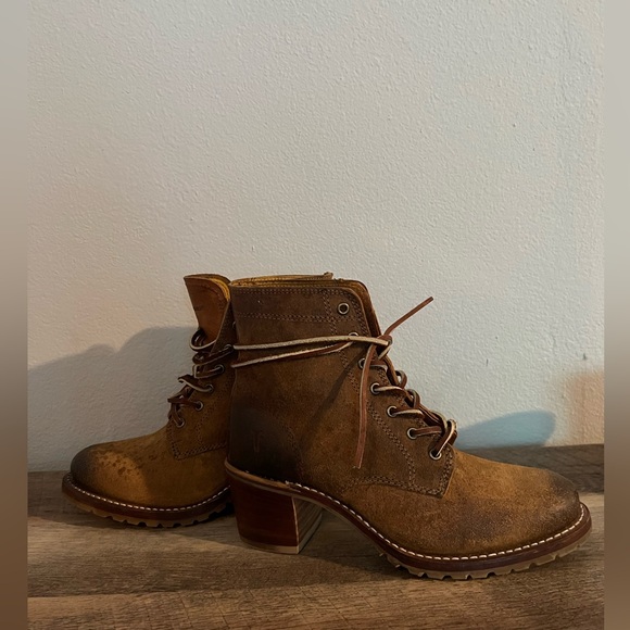 Frye Sabrina 6g lace up booties size 8.5 - Picture 4 of 10